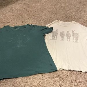 American Eagle oversized graphic tees XS/S